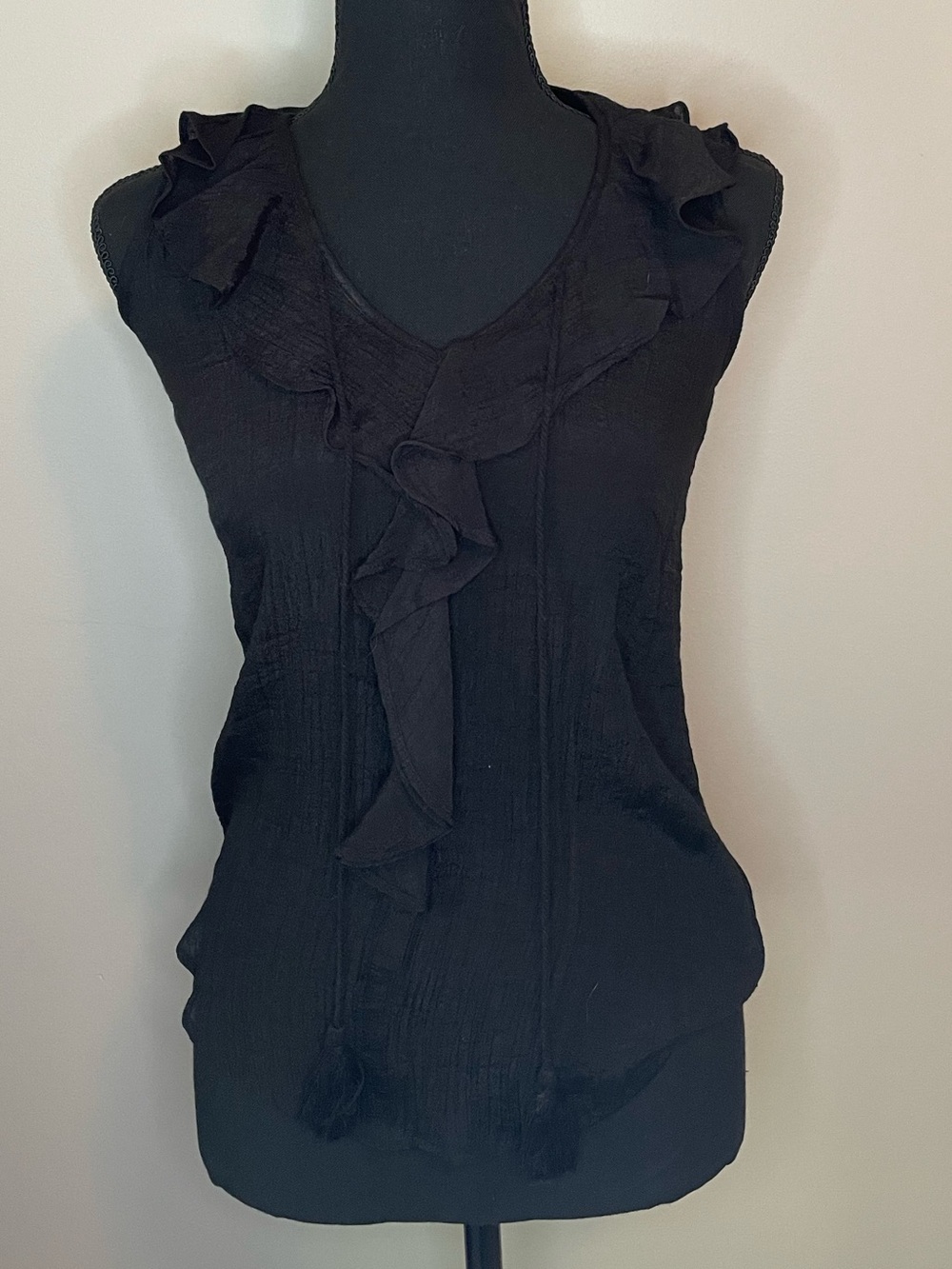 No Boundaries Black Ruffle V-Neck Sleeveless Top